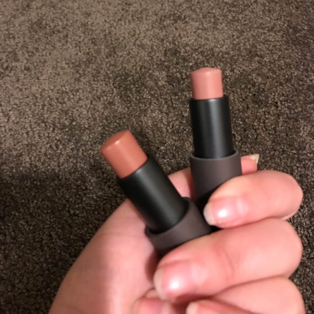 Bite contour sticks in Gelato and Cashew